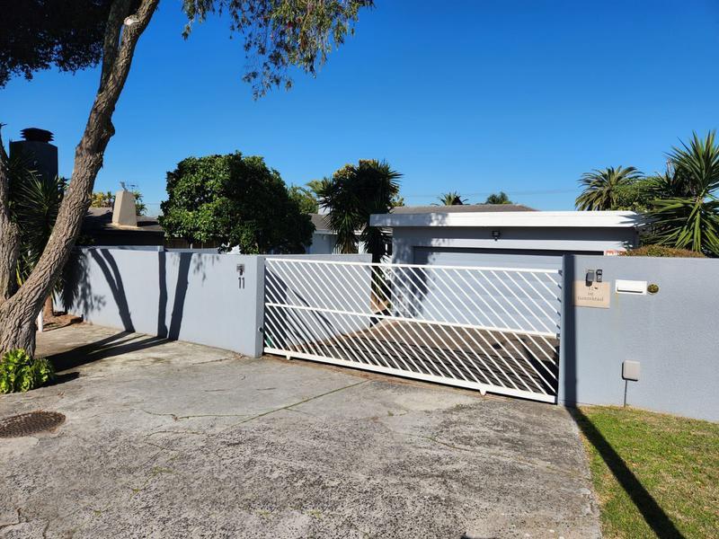 To Let 1 Bedroom Property for Rent in Oakglen Western Cape